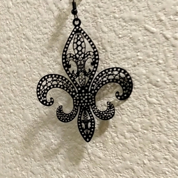 Jewelry - Fleur de Lis Earrings NWOT